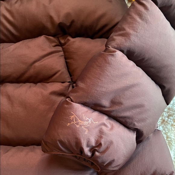 Arc'teryx Women's Puffer Coat - Dark Maroon /Brown - Picture 2 of 8